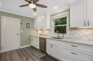 522 Amsterdam Ave, Patchogue, NY 11772 - Photo 11