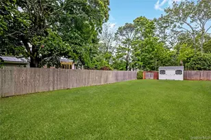 522 Amsterdam Ave, Patchogue, NY 11772 - Photo 23