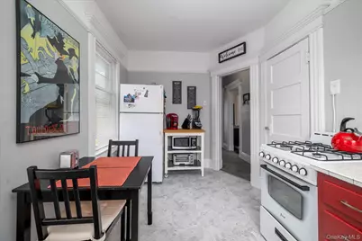 86 Woods Avenue, Rockville Centre, NY 11570 - Photo 11
