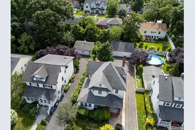 86 Woods Avenue, Rockville Centre, NY 11570 - Photo 3