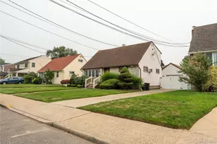 81 Montgomery Ave, Oceanside, NY 11572 - Photo 3
