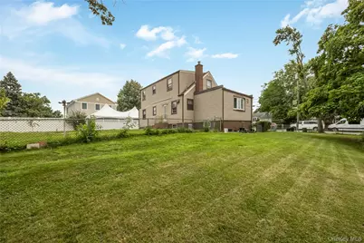285 Starke Avenue, East Meadow, NY 11554 - Photo 19