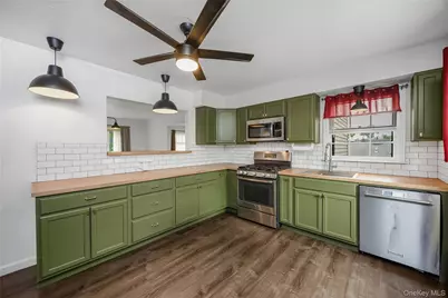285 Starke Avenue, East Meadow, NY 11554 - Photo 7
