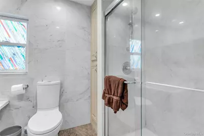 401 Beechmont Avenue, Lindenhurst, NY 11757 - Photo 19