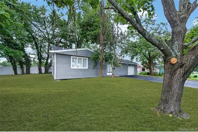 2202 Fire Avenue, Medford, NY 11763 - Photo 3