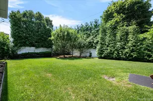 26 Acorn Ln, Plainview, NY 11803 - Photo 27