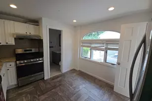 267 Plainfield Ave, Floral Park, NY 11001 - Photo 3