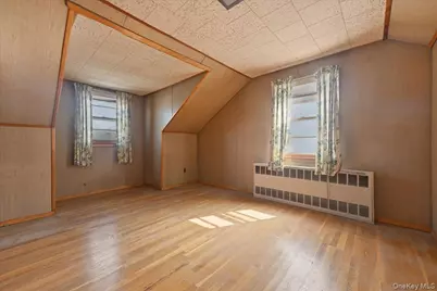 27 Plymouth Avenue, Mineola, NY 11501 - Photo 11