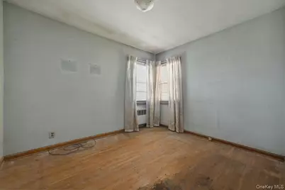 27 Plymouth Avenue, Mineola, NY 11501 - Photo 9