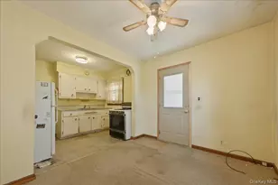 27 Plymouth Ave, Mineola, NY 11501 - Photo 5