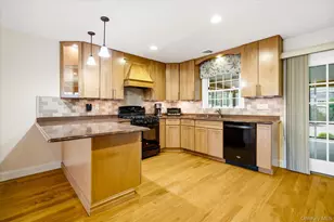 948 Cathedral Ave, Franklin Square, NY 11010 - Photo 13