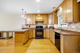 948 Cathedral Ave, Franklin Square, NY 11010 - Photo 15