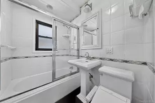 170-19 Pidgeon Meadow Rd, Fresh Meadows, NY 11365 - Photo 29
