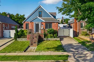 170-19 Pidgeon Meadow Rd, Fresh Meadows, NY 11365 - Photo 3