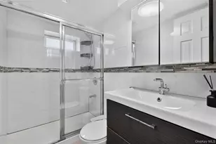 170-19 Pidgeon Meadow Rd, Fresh Meadows, NY 11365 - Photo 17