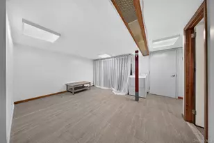 170-19 Pidgeon Meadow Rd, Fresh Meadows, NY 11365 - Photo 27