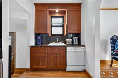 17019 Pidgeon Meadow Road, Fresh Meadows, NY 11365 - Photo 11