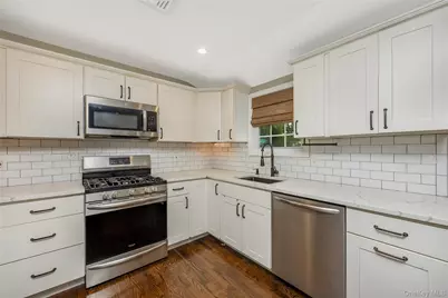 183 Cherokee Street, Ronkonkoma, NY 11779 - Photo 7