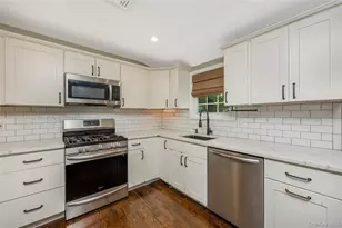 183 Cherokee St, Ronkonkoma, NY 11779 - Photo 7