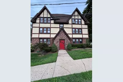 44 Oakwood Road #1E, Huntington, NY 11743 - Photo 1