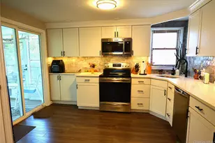 105 W Village Circle, Manorville, NY 11949 - Photo 7