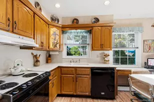 1621 Madison Ave, West Islip, NY 11795 - Photo 9