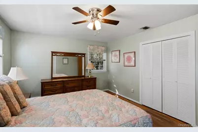 1621 Madison Avenue, West Islip, NY 11795 - Photo 17