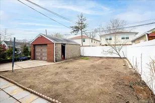 47-24 168th St, Flushing, NY 11358 - Photo 17