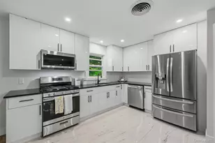 21 Manhattan Ave, Middletown, NY 10940 - Photo 11