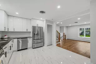 21 Manhattan Ave, Middletown, NY 10940 - Photo 9