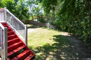 32 Birch Ct, Riverhead, NY 11901 - Photo 9