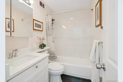 8 Waterside Close, Eastchester, NY 10709 - Photo 25
