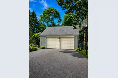 200 Greene Avenue, Sayville, NY 11782 - Photo 3