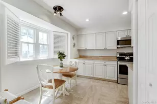 208 Palo Alto Dr, Plainview, NY 11803 - Photo 9