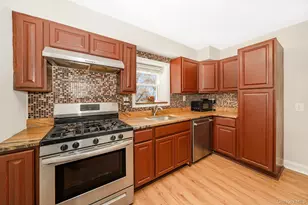 14 Milton Ct, Rockville Centre, NY 11570 - Photo 3
