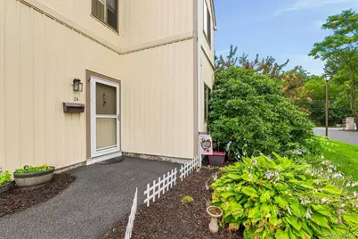 1 Kings Court #A, Mohegan Lake, NY 10547 - Photo 3