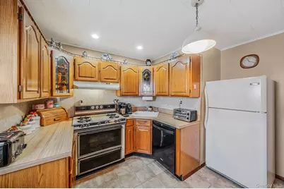 8602 241st Street, Bellerose, NY 11426 - Photo 7