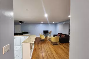 182 New York Ave, Bay Shore, NY 11706 - Photo 3