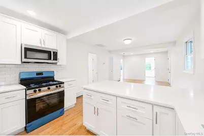 31 Oakland Avenue, Port Jefferson Station, NY 11776 - Photo 19