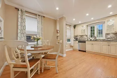 179 Locust Street, Floral Park, NY 11001 - Photo 7