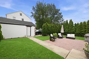 179 Locust St, Floral Park, NY 11001 - Photo 37