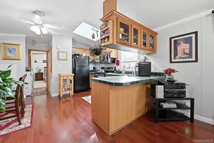 37 Hubbard Ave, Riverhead, NY 11901 - Photo 7