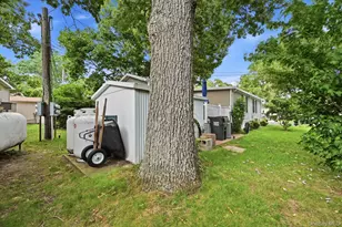 37 Hubbard Ave, Riverhead, NY 11901 - Photo 31