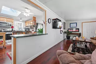 37 Hubbard Ave, Riverhead, NY 11901 - Photo 9