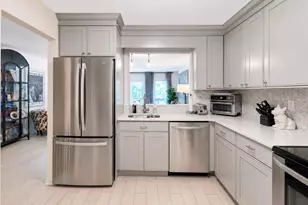 2 Pine St, Huntington, NY 11743 - Photo 7