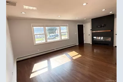 15 W Walnut Street, Farmingdale, NY 11735 - Photo 3