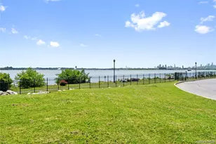 126 Beacon Ln, Bronx, NY 10473 - Photo 33