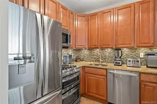 126 Beacon Ln, Bronx, NY 10473 - Photo 23