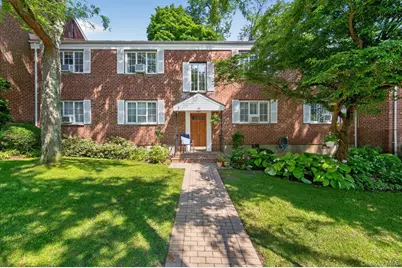 35 Nathan Hale Drive #25B, Huntington, NY 11743 - Photo 1