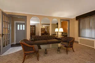 29 Jackson Rd, Valley Stream, NY 11581 - Photo 3